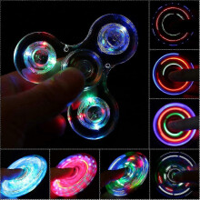 Set aus 5 transparenten und leuchtenden LED-Anti-Stress-Kreiseln, geräuschlose Lager, tragbares Spielzeug für Erwachsene und Kinder.