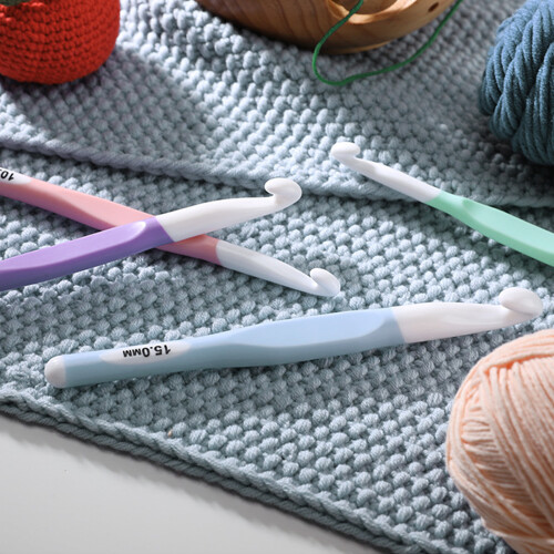 4 Pcs Ergonomic Plastic Crochet Hooks Set, 8-15mm, Clear Scale 2