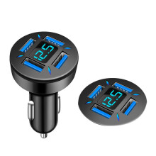 4-Port USB Auto Ladegerät 15,5W mit Spannungsanzeige kompatibel mit den meisten Fahrzeugen