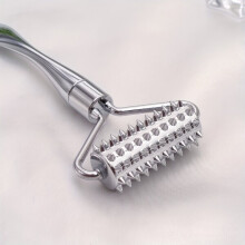 Silver Plated Zinc Alloy Facial and Body Massage Roller for Skin Elasticity and Circulation, Portable Home Care Tool