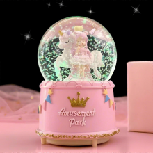 Schneekugel-Spieluhr mit rosa Einhorn, LED-Beleuchtung und automatischem Schneefall