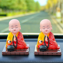 Figurine de Bouddha solaire à tête mobile pour décoration de tableau de bord de voiture, mini statue de moine S*2