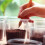 Embalagem de 40 Vasos de Viveiro Transparentes de 5,7 Polegadas para Plantas: Vasos de Mudas com Armazenamento de Água 5