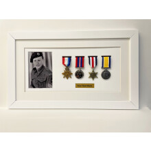 (White, White) Military Medal Display Frame: WW1 WW2 Photo & Title (4 Medals)
