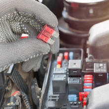 140PCS Automotive Blade Fuses Assortment Kit 2A-40A, 32V, Color-Coded, Compact Storage