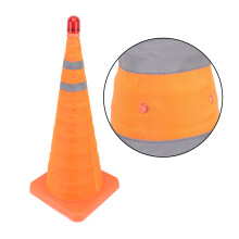 Verkehrssicherheitscone 70x30x30 cm mit doppelten-reflektierenden Bändern & Warnleuchte