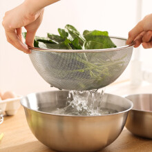 (18CM net basket 19CM basin) Stainless Steel Colander with Bowl Easy to Clean and Convenient to Use Home Tool Suitable for Vegetable Fruits Salad Mix