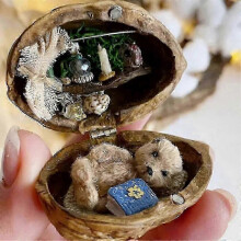 (bear bookstore) Walnut Shell Dollhouse Kids Doll House Toy Diy Dollhouse Cute Miniature Kit Doll Room Crafts