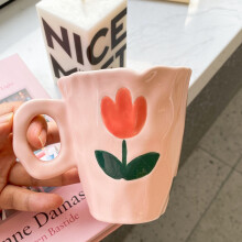 Handgemaakte Keramische Mokken Handgeschilderde Tulp en Wolk Onregelmatige Koffiekop voor Thee Melk Creatieve Geschenken Cup (Roze)