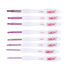 Un ensemble de 8 crochets en aluminium rose, 2,5–6,0 mm