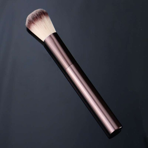 Vegan & Sustainable Makeup Brush for Precise Application 1