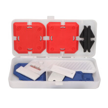 Outil de grattage pour enlever le silicone des joints de salle de bain