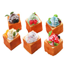 Recuzită artificială realistă din PU pentru tort, 7x7x8cm, pachet de 6