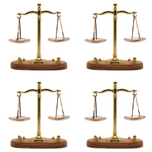 4X Vintage Balance Balance Ornement Accessoires Miniatures en Métal Antique Justice Échelle Modèle Maison Bureau Décoration de Bureau