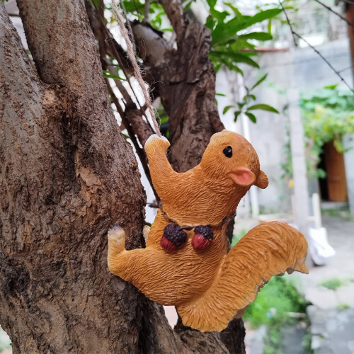 Climbing Squirrel Garden Pot Hanger, Plastic, Brown, 10x 2