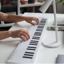 61 Key Foldable Piano Keyboard with Full Size Keys, Portable Electric Piano for Beginners and Pros