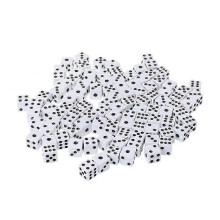 Plastic dobbelstenen met vierkante hoeken, zwart-wit, 0,8 cm precisiedobbelstenen voor bordspellen, wiskundeonderwijs en rollenspellen.