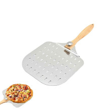 12 inch aluminium pizzaschep met perforaties en opberggat, houten handvat voor thuisgebruik en bakken.