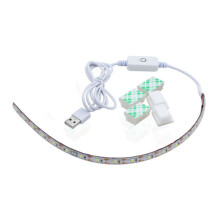 LED-stripverlichting met instelbare helderheid, USB-voeding voor laptops, inclusief 5 zelfklevende clips voor eenvoudige installatie.