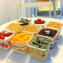 Transparante dessertdoosjes, verpakking van 50 stuks, doorzichtige plastic voedselcontainers voor de presentatie van verse taart en gebak.