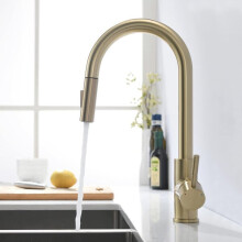Pull-Out Spray Kitchen Tap in Brushed Gold, 360 Degree Rotation Spout for Flexible Sink Cleaning and Vegetable Rinsing