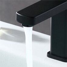 Black Basin Faucet, Bathroom Sink Faucet, Single-Handle Hot and Cold Water Faucet, Includes Two 60gfen Hoses.