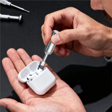 Accessoire 2 en 1 pour Téléphone Portable: Porte-Clés Éjecteur de Carte SIM, Écouteur et Brosse de Nettoyage pour Port de Charge.