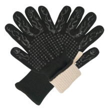 Luvas para churrasco resistentes ao calor com ganchos para pendurar.