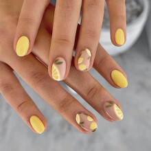 Short Round Press on Nails Yellow Lemon Design Fake Nails Glossy Acrylic Natural Look 24pcs