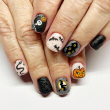 Halloween Press on Nails Short Fake Nails with Bat Pumpkin Spider Web Full Cover Reusable 24Pcs