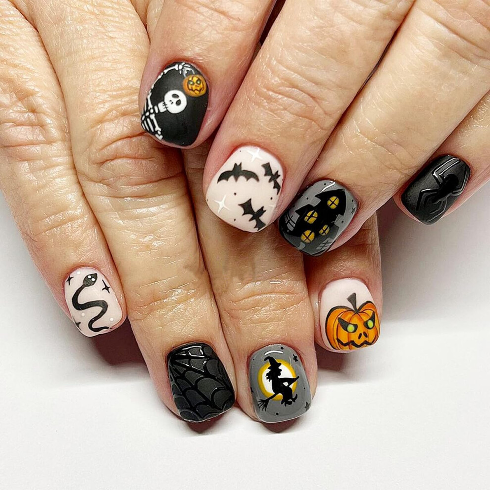 Halloween Press on Nails Short Fake Nails with Bat Pumpkin Spider Web Full Cover Reusable 24Pcs