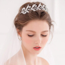 Silver Leaf Tiara Crown for Women with EyeCatching Sparkle, Bridal Wedding Headband Accessories