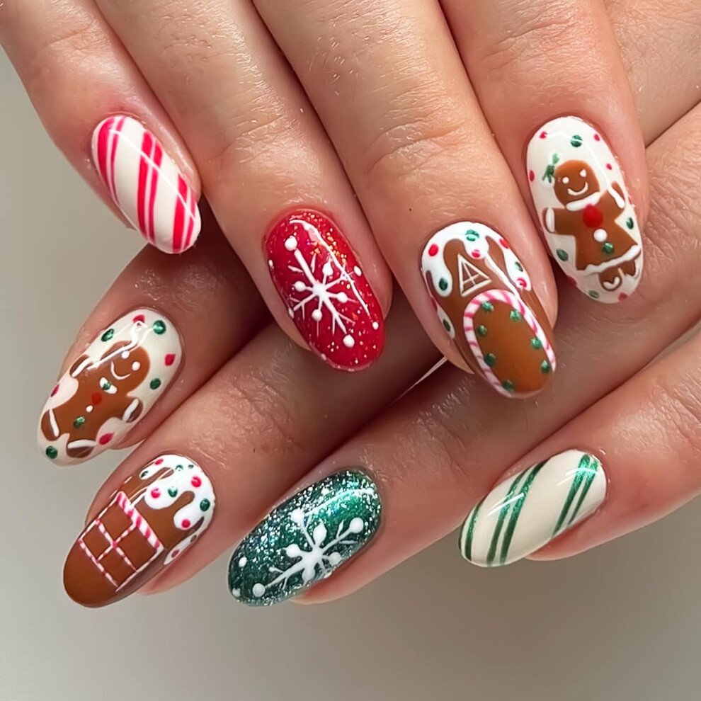 Christmas Press On Nails Set Short Almond Fake Nails with Snowflake and Gingerbread Design 24pcs