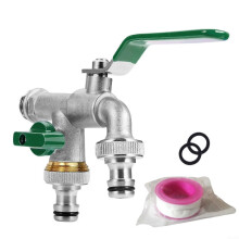 Raccordo divisore per tubo da giardino da 1/2 pollice con doppia uscita in rame per rubinetto esterno, ideale per il giardinaggio.
