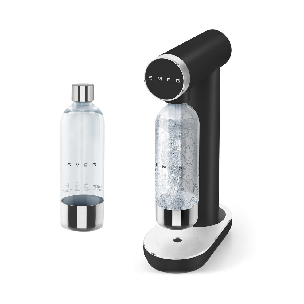 Smeg Collezione Soda Maker with Reusable Bottle in Black - Image 4