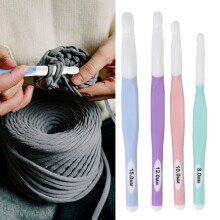 4 Pcs Ergonomic Plastic Crochet Hooks Set, 8-15mm, Clear Scale