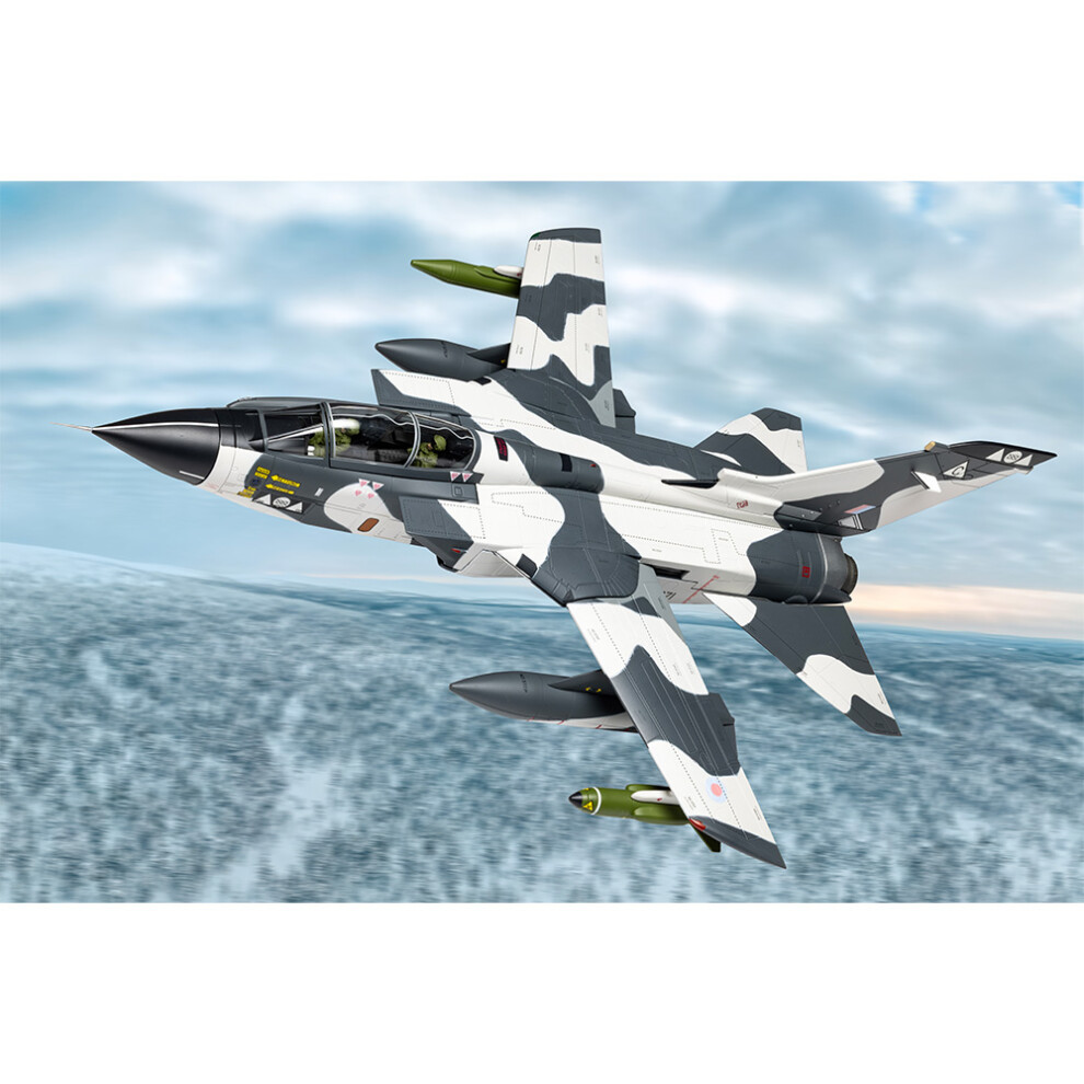 Corgi AA29402 Panavia Tornado GR1A, ZA371/C, Norway, 1995 - Image 7