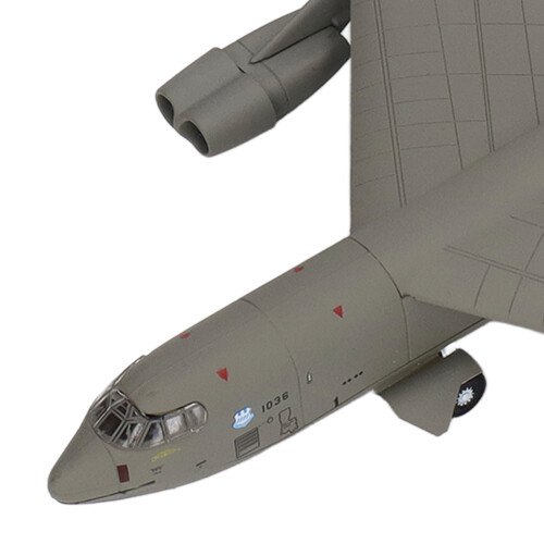 1:200 Alloy Model Aircraft with Stable Base, True Scale, Exquisite Engraving 2