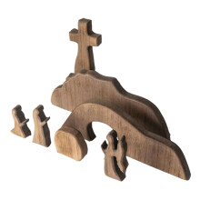 Houten Paasopstandingsscène met kruisen-Pasen zeven stuks
