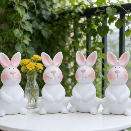 Weiße Osterkaninchen als dekorative Ornamente