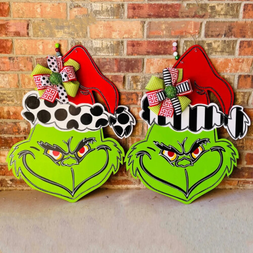Wooden Grinch Style Welcome Sign 1