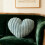 2 Stuks Decoratieve Nepbont Kussens Met Gestreept Hart-Wit 5
