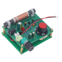 Compact AM Transmitter 600KHz1500KHz Wide Modulation Range Dual Power Options 3.5mm Audio Jack for Radio Testing