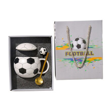 Tasse en céramique formée par ballon de football élégant-Noir