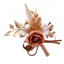 Passende Boutonnieres für Braut und Bräutigam. Zarte-braun
