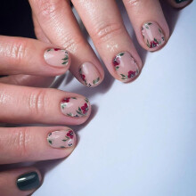 Short Green Press on Nails with Flower Design, Square Acrylic Fake Nails Set 24pcs, Chip‑Resistant Finish