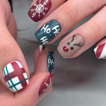 Christmas Short Square Press On Nails Green Matte Snowflake and Elk Design Winter Fake Nails 24pcs
