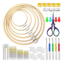 O Kit de Bastidor de Bordado Inclui: Bastidor de Bordado, Agulha de Bordado, Tesoura Vintage, Enfiador de Agulha, Dedal, Carretel de Fio Dental