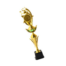 Goldener Siegespokal aus Kunststoff, eleganter Siegerpreis,-2
