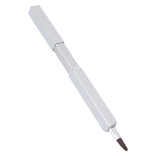 Silberner Make-up-Pinsel einziehbar
